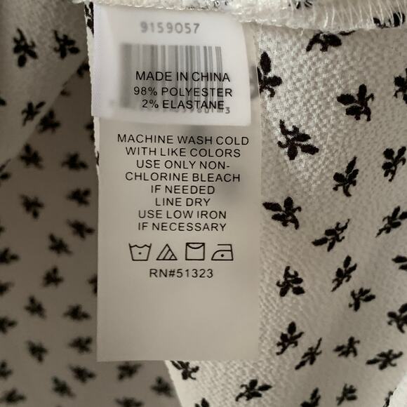 Vince Camuto White and Black Floral Blouse Pouf Shoulders Size Medium - Picture 11 of 12